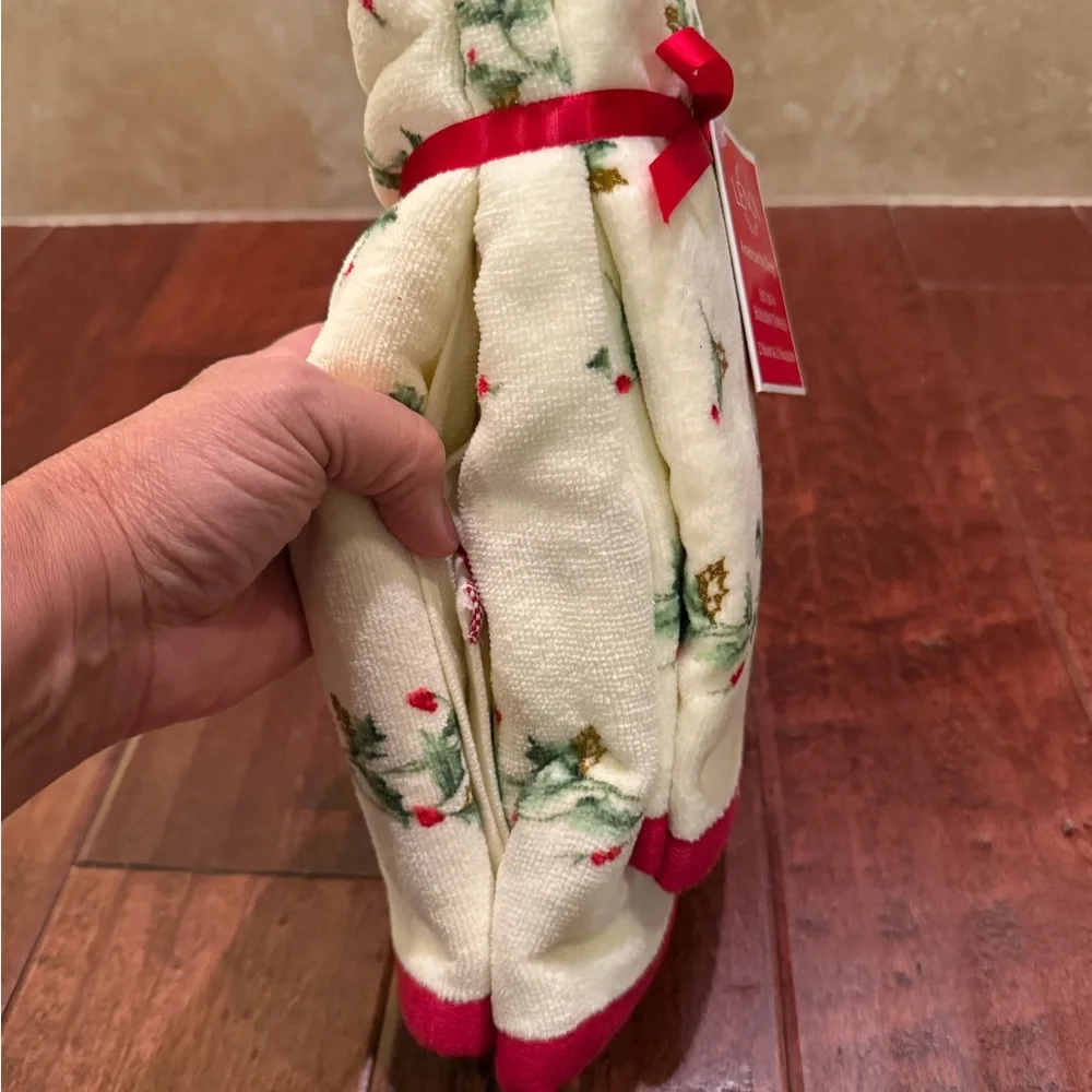 Lenox Set of 4 Holiday Towels 2 Hand & 2 Fingertip